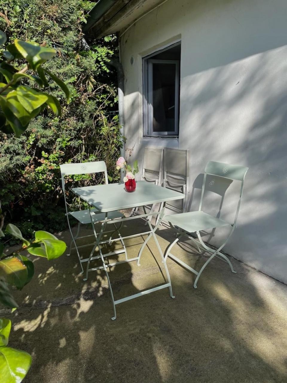 Maisonnette Dans Jardin Partage Colombes  Bagian luar foto